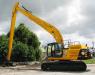 The new JCB JS370 hydraulic excavator with 70-foot-long stick arrives at Brownie’s/FPC in Orlando after a long trip from the U.K.
