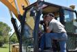 Kenton Parsons (L), Altorfer shop technician, talks about the 323FL hydraulic excavator with an attendee.
 
