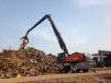 The Atlas 520 MH material handler includes mobile industrial and tracked industrial machines. It is designed to work on applications such as scrap, wood, bulky goods, special recycling, port applications and vacuum operations.