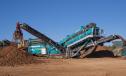 The Powerscreen Chieftain 1700 track HYBRID screening plant comes with a 16 ft. by 5ft. 4-bearing screen box, which has a very aggressive throw and has the benefit of running with a Caterpillar 4.4 power pack or by plugging directly to electric mains. 