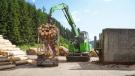 This all-round machine also is suitable for unloading trucks and feeding the saw.