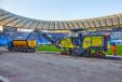 The high-performance Wirtgen W 200 Fi cold milling machine at work on the renovation of the athletics track in Rome’s Olympic Stadium. 