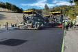The Vögele pavers worked “hot to hot” to deliver a high-quality asphalt surface across the full width of the track. 