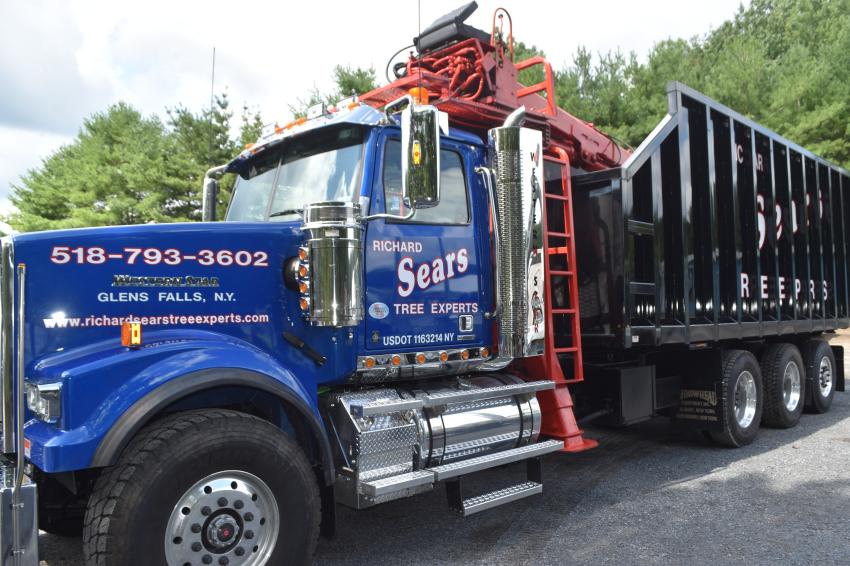 For decades Tracey Road Equipment specialists have worked to match up the right truck bodies for every imaginable application.