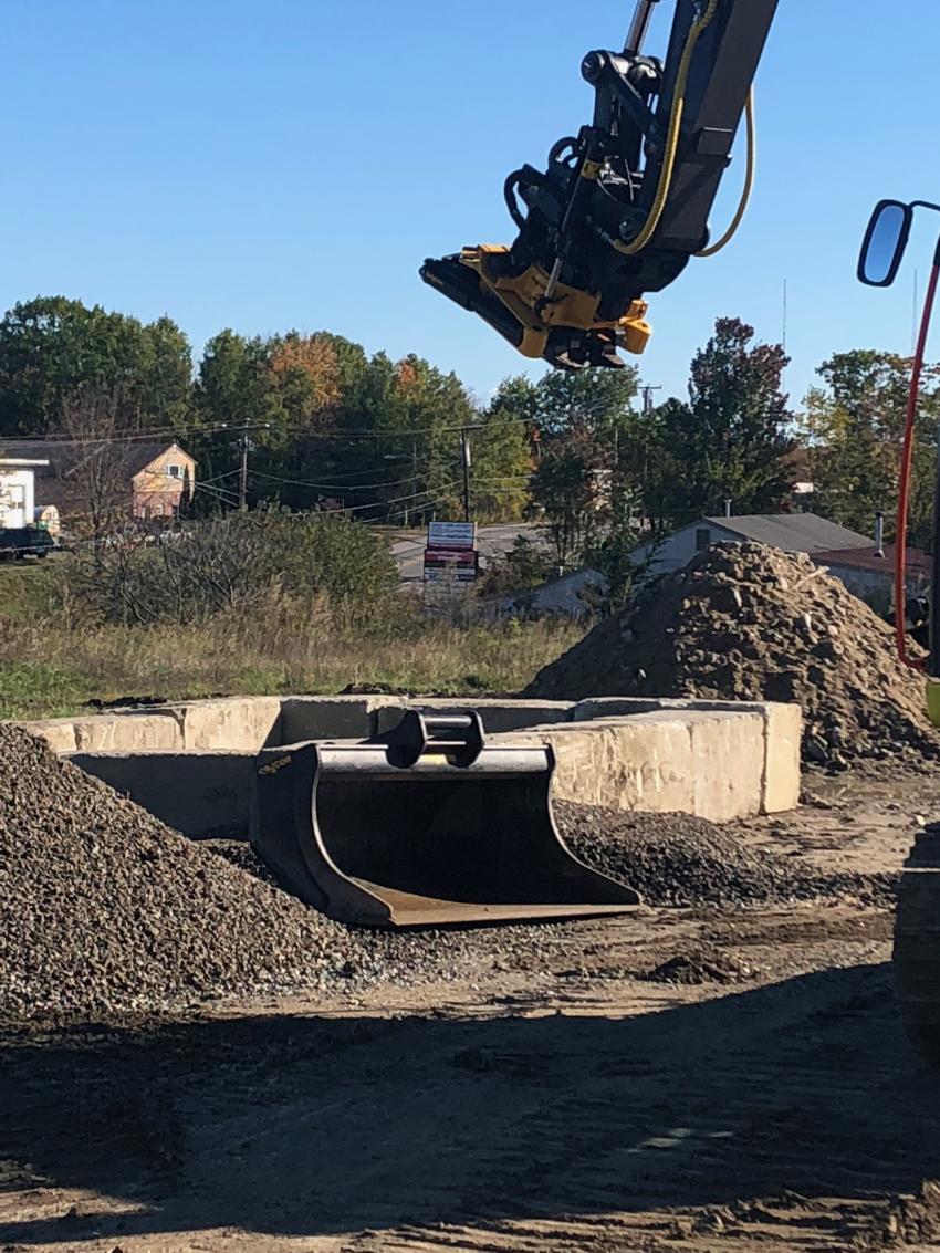 With Engcon, attachments are connected and released in seconds.