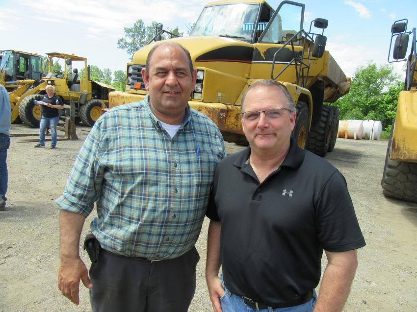 Joe Giulitto (L) of Giulitto Trucking catches up with Kevin Edwards of the Shelly Company.