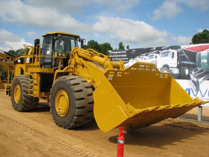 This incredibly maintained 2005 Cat 988H with only 9,000 hours thundered across the ramp at a final price of $175,000.