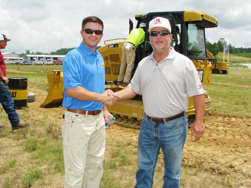 Ricky Posey (R) of the Rogers Group, Tuscumbia, Ala., gets a warm welcome to the event from Thompson Tractor’s Ty Hunt.