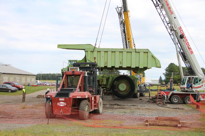 The big moment, as a Link-Belt HTC86100 and Grove RT880E lower the Titan’s dump bed into place. The Taylor 26-ton forklift assisted one crane in rolling the bed into lifting position after its halves were welded together. (HCEA Archives photo)