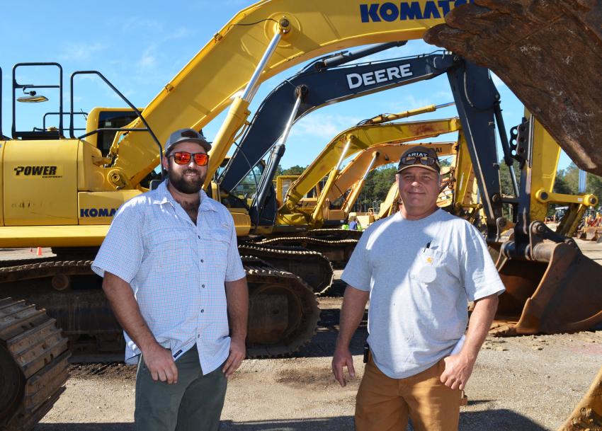 Discussing their preferences of the big excavators in the sale line-up are Ivan Holliday (L) of Holliday Construction, Poplarville, Miss., and Prentis Ladner of TL Farms, Poplarville, Miss. (CEG photo)