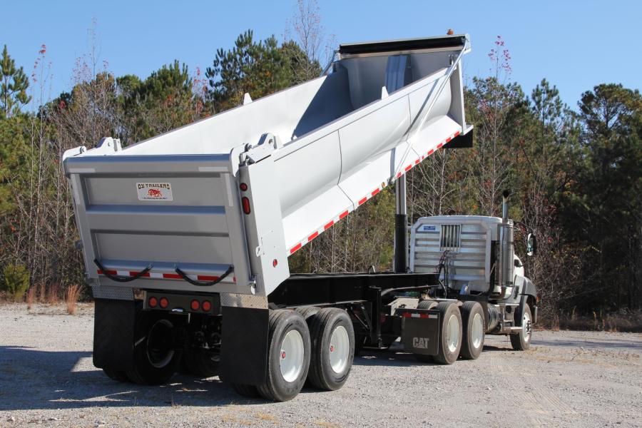 Trailers feature a width of 96 in. (244 cm), side heights of 36 to 60 in. (91 to 152 cm), lengths of 22 to 36 ft., and capacities up to 51.2 cu. yds. (39 cu m)