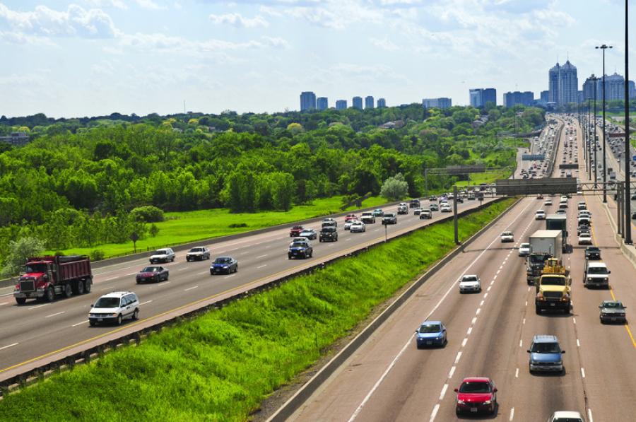 On average, Texas drivers in five of the state’s largest metropolitan areas each are losing about 52 hours and $1,200 annually due to traffic congestion.