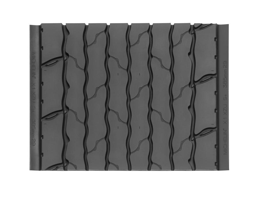 The Michelin X ONE XZU S+ Pre-Mold retread features a 29/32 in. deep tread depth and an optimized, straight rib design.