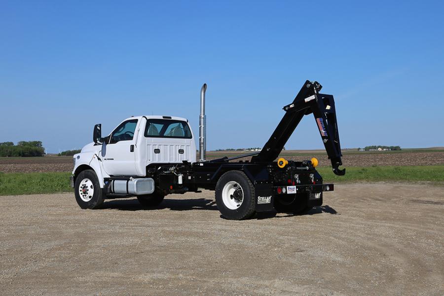 The Stellar 20,000-lb. (9,072 kg) capacity Hooklift is a truck-mounted hydraulic system that is capable of interchanging various bodies.