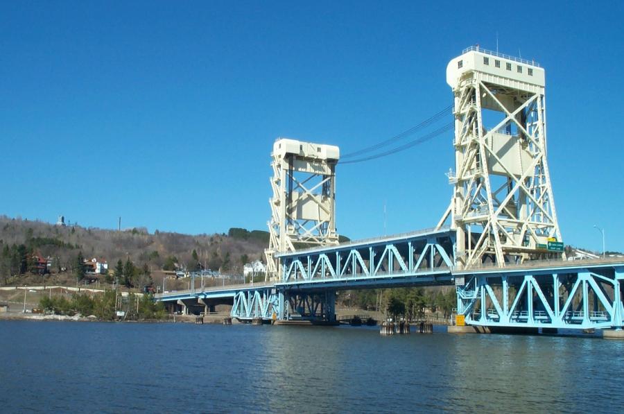 The Portage Lake Lift Bridge in 1999.