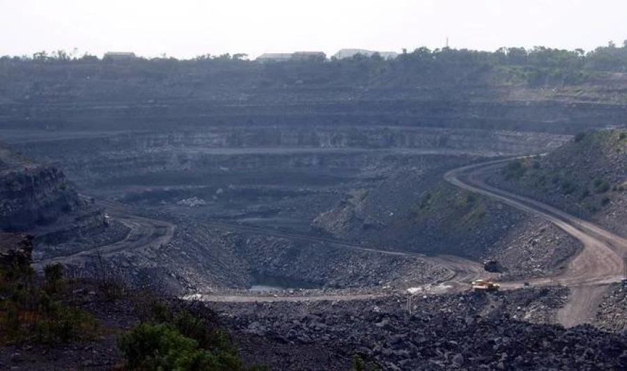 Coal mine in Dhanbad, India.

(Treehugger photo)