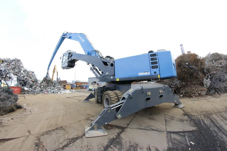 The heavy duty Fuchs MHL390 F material handler unseats the MHL380 handler as the largest and most productive machine in the Fuchs product line.