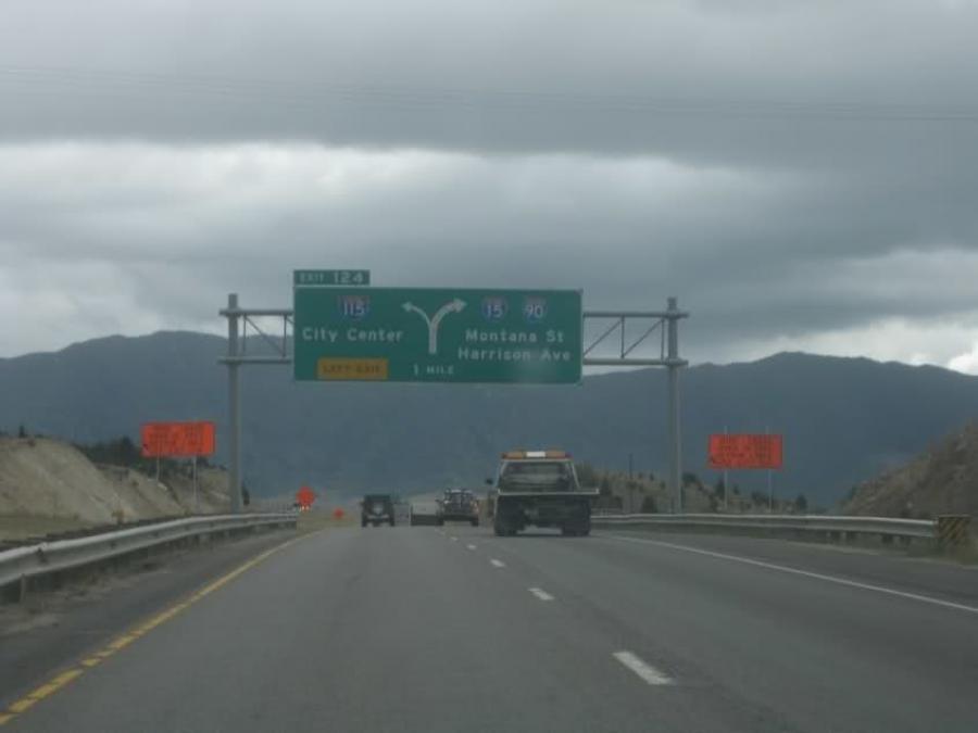 Highway in Montana. (via http://tinypic.com/view.php?pic=2edxczp&s=7#.WIZkOrGZNBw)