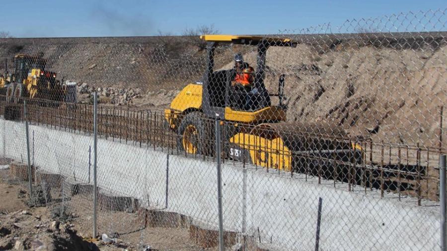 The agency's notice gave no details on where the wall would be built first and how many miles would be covered initially. http://url.ie/11p3p