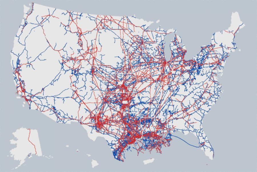 Map of major natural gas and oil pipelines in the United States. Hazardous liquid lines in red, gas transmission lines in blue. Source: Pipeline and Hazardous Materials Safety Administration.
