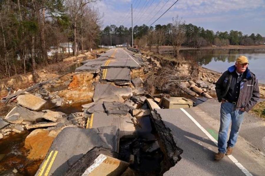 Flood-damaged roads in South Carolina. http://url.ie/11pj1