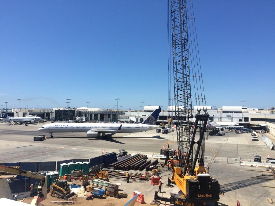 Virtually all of United Airlines’ public space in terminals 7 and 8 at Los Angeles International Airport will be renovated as part of a $573 million construction project.
(United Airlines photo)