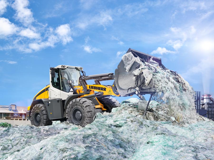 The Liebherr L 538 all-round wheel loader provides high productivity in recycling applications.
