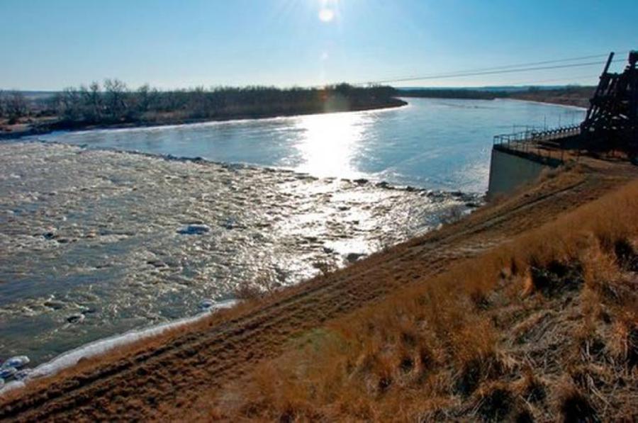 A judge blocked construction of a $59 million irrigation dam because of the potential threat to an ancient fish species in Montana’s Yellowstone River.