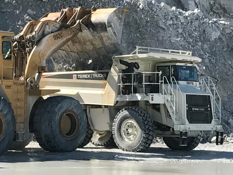 Well suited to the environment of the quarry, which is made up of wide roads, the hauler is designed to bear the weight of the abrasive rocks at high volume.