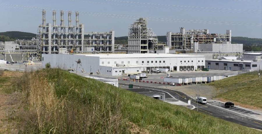A hydrogen chemical release at the Wacker Polysilicon plant briefly shut down a busy section of the interstate in Tennessee. 
(John Rawlston /Times Free Press photo)
