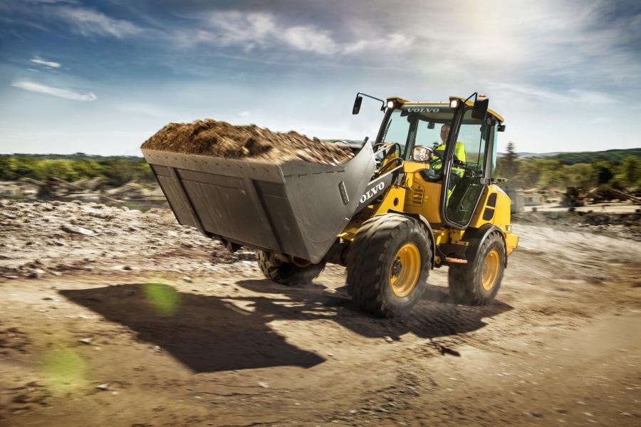To increase traction and stability on rough terrains, the L20H and L25H feature an articulated (38°) oscillating (±10°) joint, as well as operator-activated 100 percent differential locks on both axles.