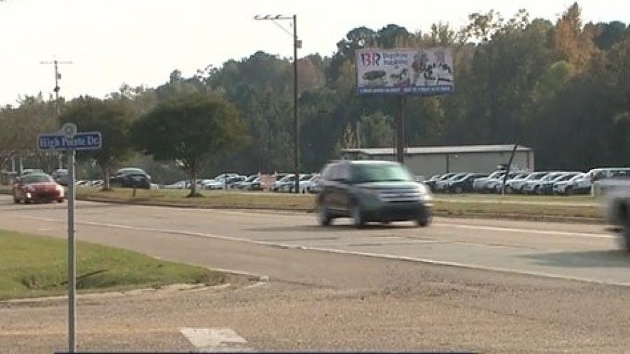 The Mississippi Department of Transportation will expand an 8-mi. section of U.S. 49 from four lanes to six lanes.
(wapt.com photo)