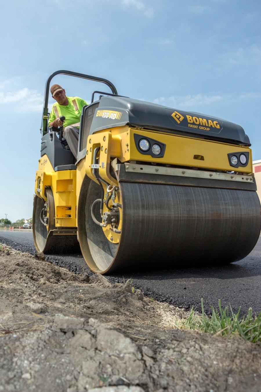 When equipped with the intuitive Economizer compaction measurement system, the BW 138 AD-5 alerts operators to compaction progress of the soil or asphalt material, reducing passes and saving time and money.