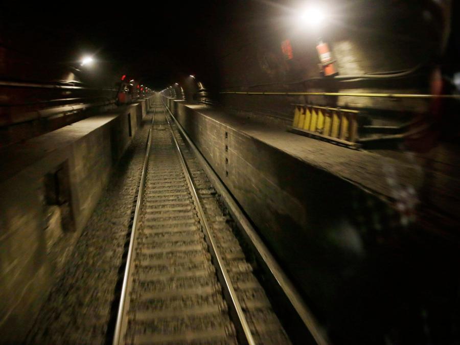 New York and New Jersey announced Dec. 14 how they will pay for their share of an estimated $13 billion project to build a new rail tunnel under the Hudson River and other improvements.