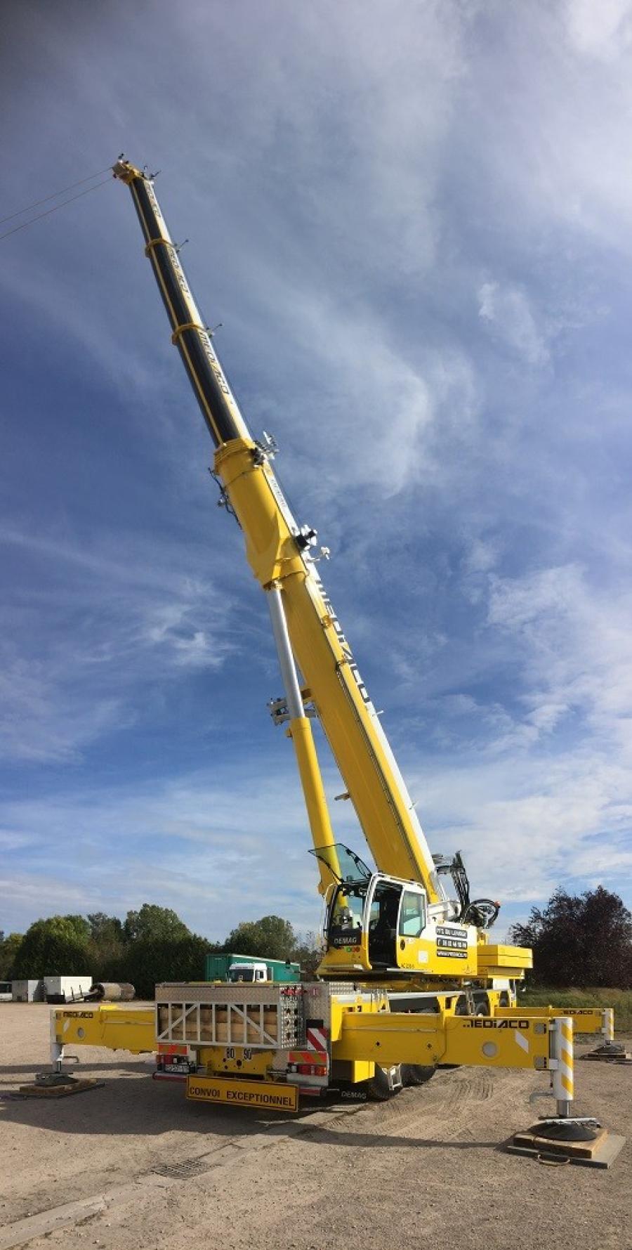 The crane operator Mediaco entrusted with this new machine, Christophe Gaucher, was not hesitant with his praise:. “It's like a luxury car,