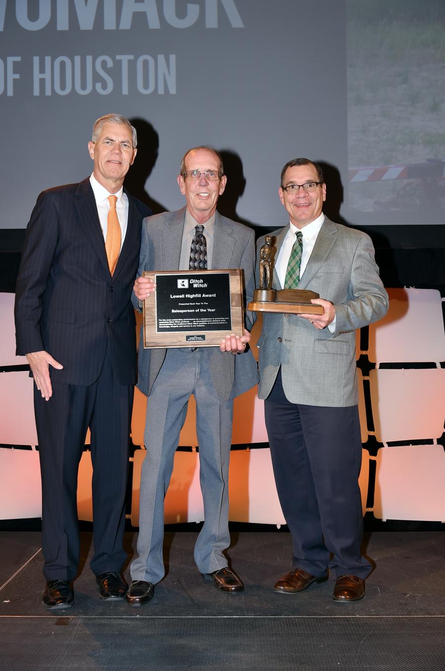 Ditch Witch recognized Robbin Womack of Ditch Witch of Houston with the 2017 Lowell Highfill Award – the organization’s most prestigious award for salespeople worldwide.