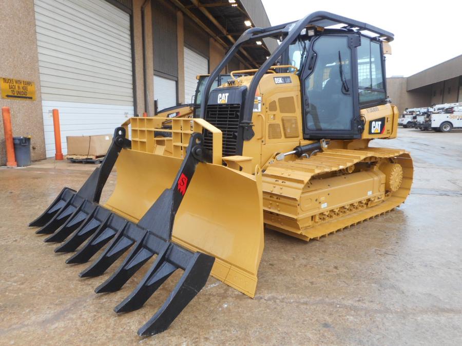 Solesbee’s blade-mounted dozer rakes feature a c-curve design that effectively windrows material while minimizing the amount of dirt pushed with it.