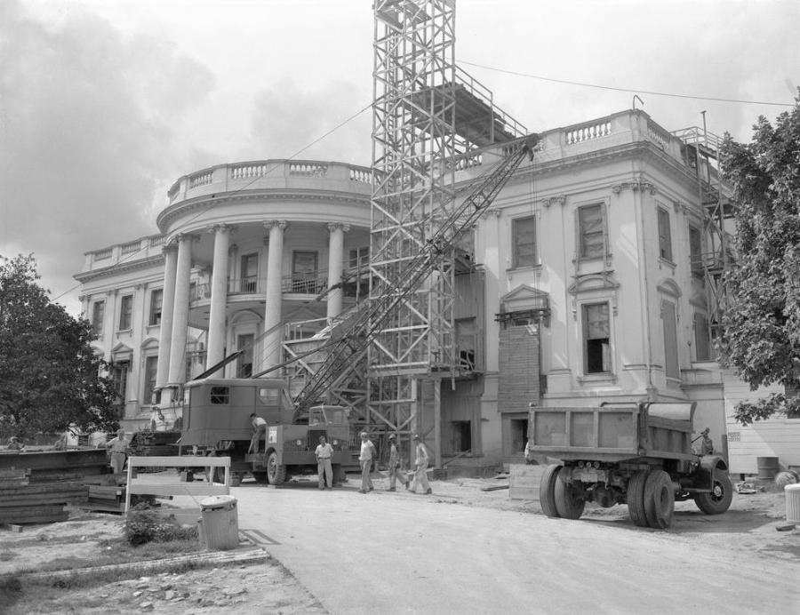 This P & H truck crane is used on a White House renovation project in Washington, D.C., in the 1950s.
(Northeast Rockbusters photo)