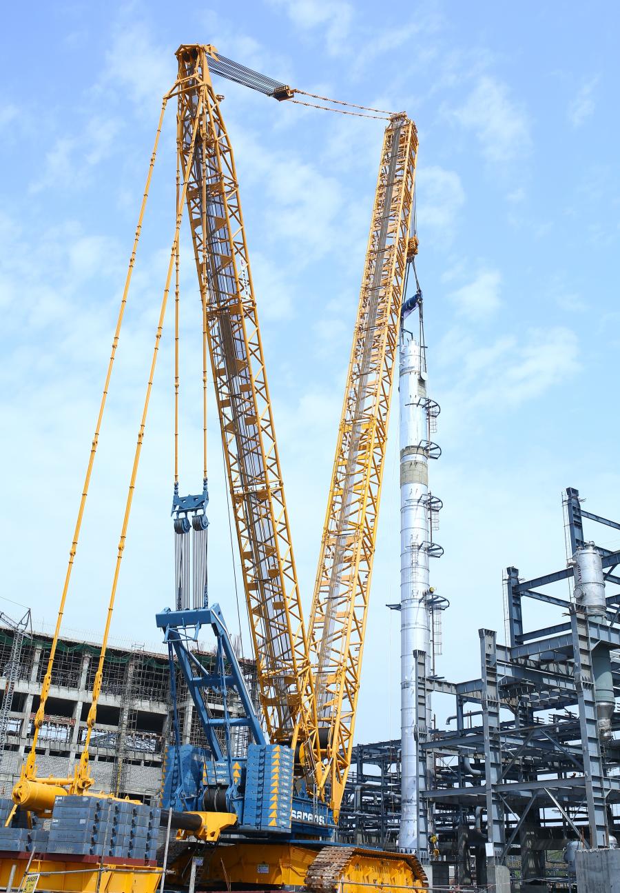 When the Sarens team began reviewing the project, they quickly determined it would take a large crane, like the company’s 1,763 ton (1,600 t) capacity Demag CC 8800-1 crawler crane to complete the job.