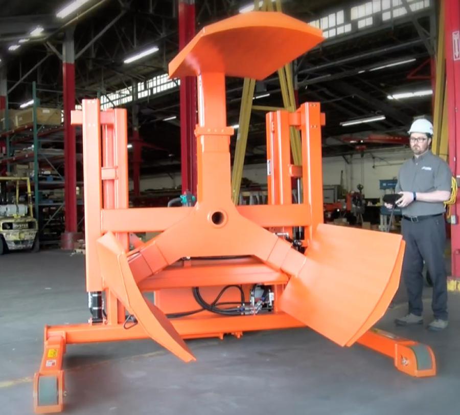 Using an integrated pallet truck for familiar operations and excellent maneuverability, the standard unit can handle steel compaction wheels with diameters of 55 to 79 in.