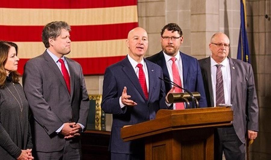 Gov. Pete Ricketts announced an expedited construction schedule that will allow the Lincoln South Beltway to be open to traffic by the end of 2022
(Nebraska Governor’s Office photo)