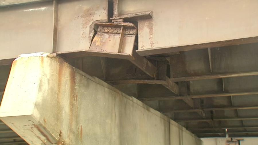 Two cracked steel beams used to support Chicago’s Lake Shore Drive forced it to close for a day 
(abc7chicago.com photo)