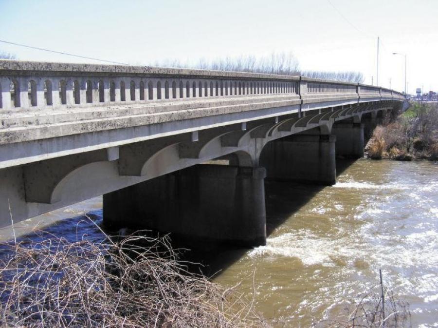 Built in 1939, the U.S.-95 Weiser River Bridge has reached the end of its design life. The new structure will include a wider bridge deck and upgraded guardrail among other safety enhancements.
(Idaho Transportation Department photo)