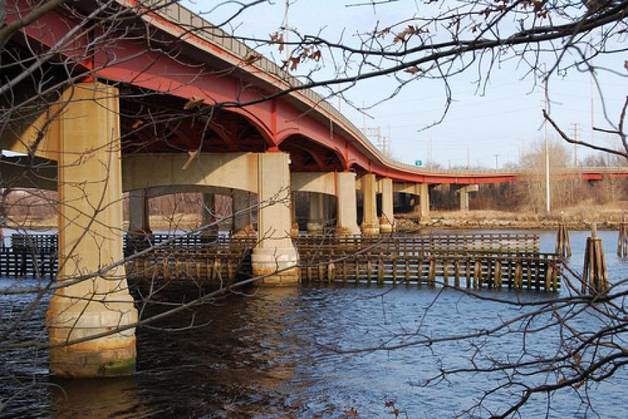 Henderson Bridge
(Wikipedia photo)