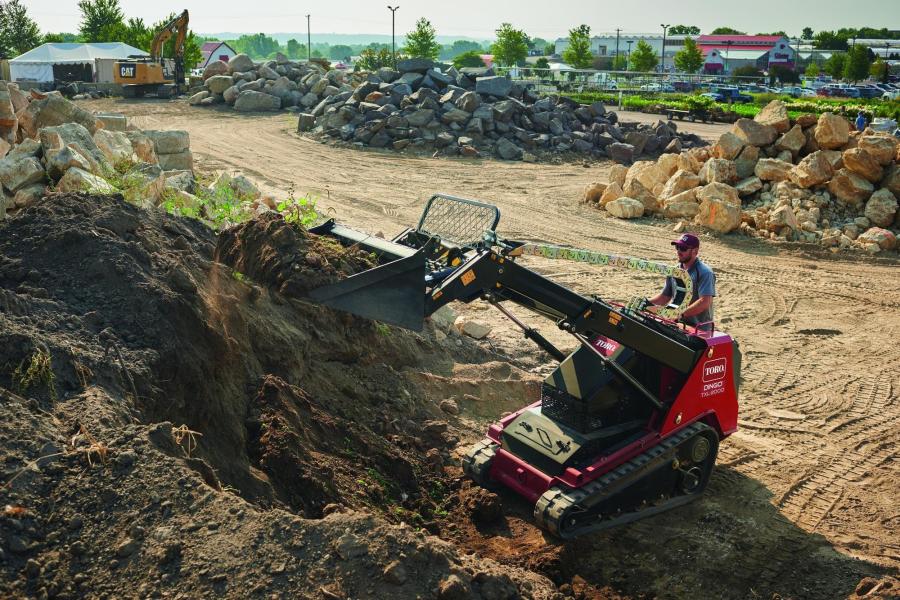 Due to its power and wide range of applications, the Dingo TXL 2000 features a standard skid steer mounting plate.
