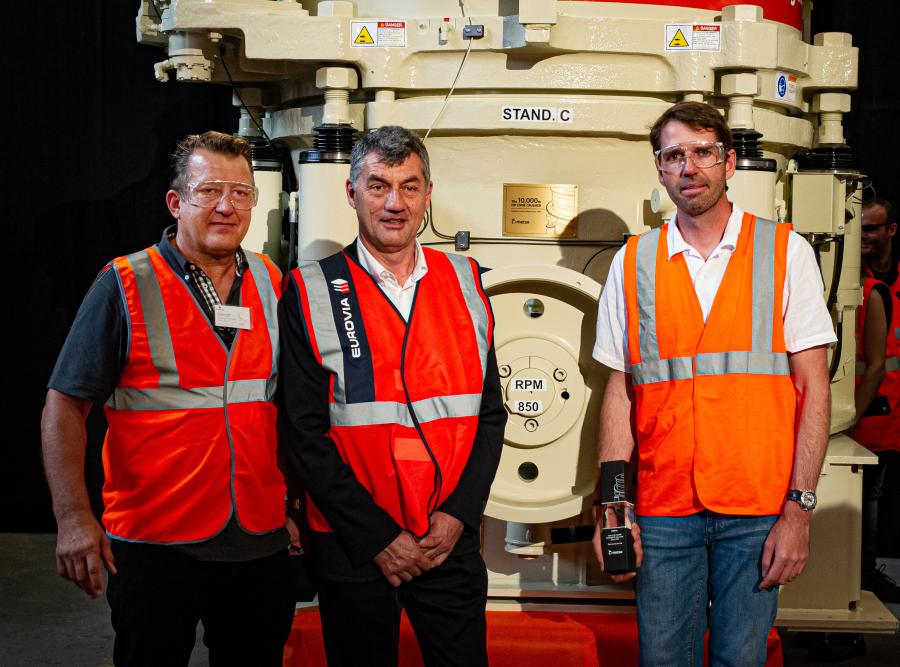 Eurovia, a subsidiary of the VINCI Group, received the 10,000th HP cone crusher at Mâcon. (L-R) are Vincent Follet, Didier Thevenard and Eric Guelton.