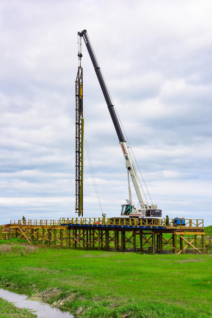 In order to build a 10 ft. (3.04 m) high, elevated trestle BAC, Inc. rented a 75-ton (70-mt) Link-Belt TCC-750 telescopic crawler crane from Wood’s CRW Corp.