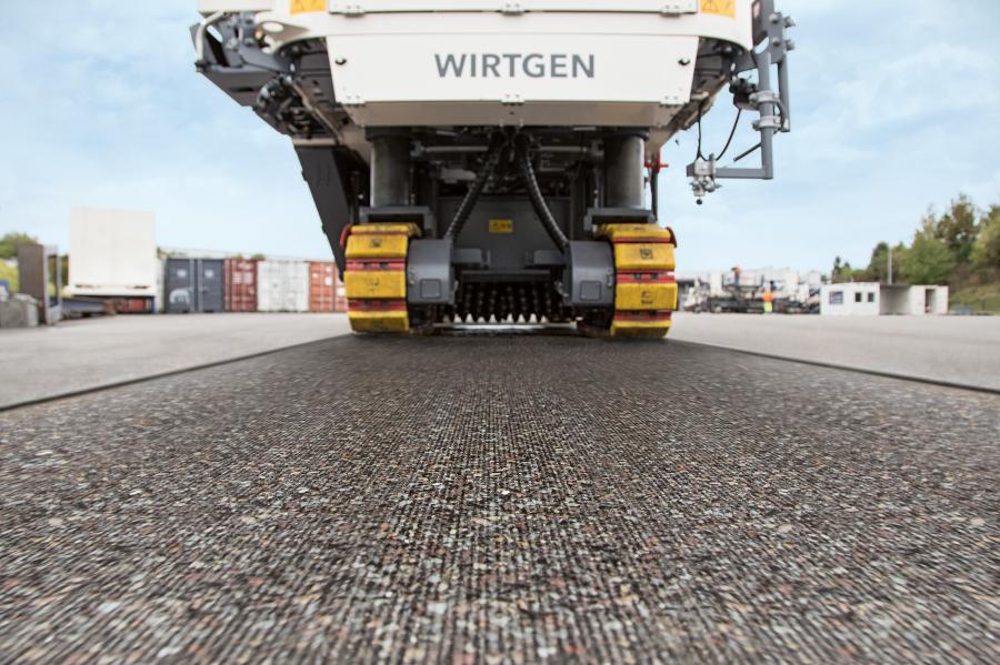 Wirtgen’s PCD cutters have a tip made of artificial diamond material and produce an exceedingly uniform milled surface.