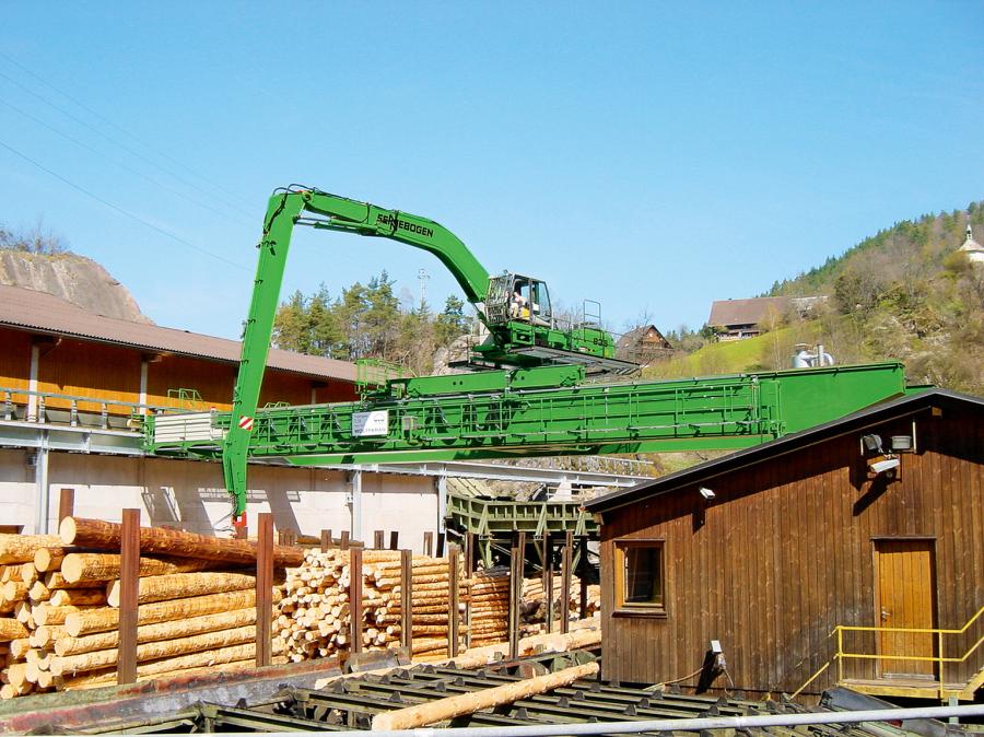 The 16-year-old 835 C-Series model at work in the Finkbeiner KG log yard after 55,000 service hours.