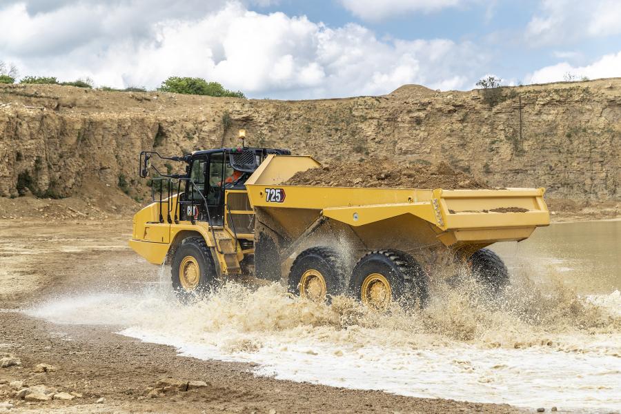 The new 26.5-ton payload 725 truck retains the reliability and durability of the 725C2, while increasing performance forcustomers engaging in heavy and general construction, mining, quarry and aggregates, landfill, waste and industrial applications.